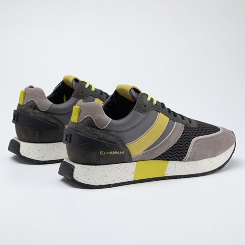 Image of ELHANN.H The SJ688 Sneaker Combines Simple Lines with a Dynamic Style. The MKX Finish of its Midsole Brings a Vintage Look to the Shoe.