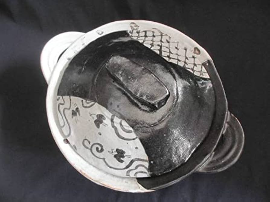 Amazon | 土鍋 佐藤和次 黒織部 蟹文 土鍋(大) (4〜5人用