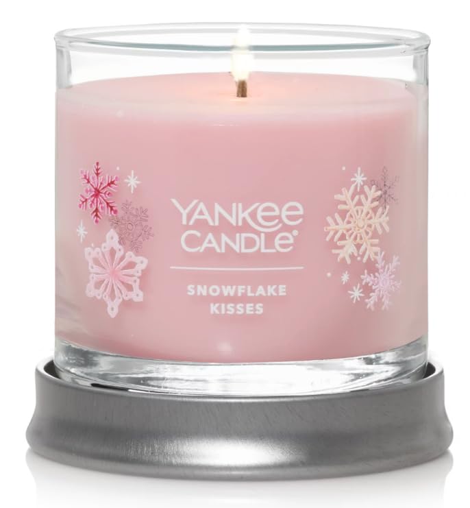 Yankee-Candle-Snowflake-Kisses-Small-Signature-Tumbler-Candle