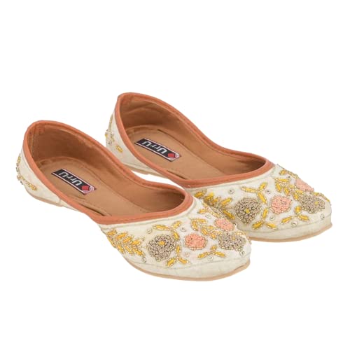 Women Punjabi Embroidery Jutti with Beautiful Design