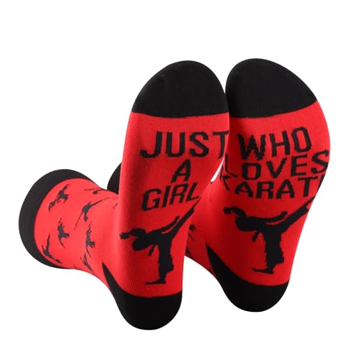 AATOP - 2 Paar Socken für Karate-Mädchen, Geschenk für Karate-Liebhaber, Geschenk für Karate-Charakter, Geschenk für Karate-Trainer, Just a Girl Who Loves Karate-Socken, Loves Karate S 2UK, Einheitsgröße