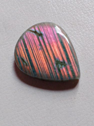 Cabochon labradorite violette rare de qualité gemme pour la haute joaillerie