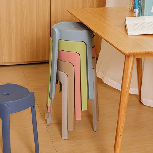 Tabourets de bar gain de place empilables pour optimiser vos petits espaces intérieurs