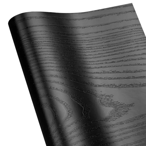 Papier peint effet bois noir pour relooker un plan de travail de cuisine moderne
