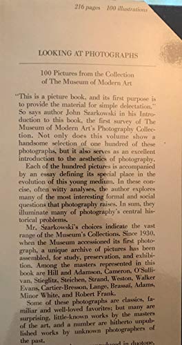 Looking at photographs;: 100 pictures from the ... 0870705148 Book Cover