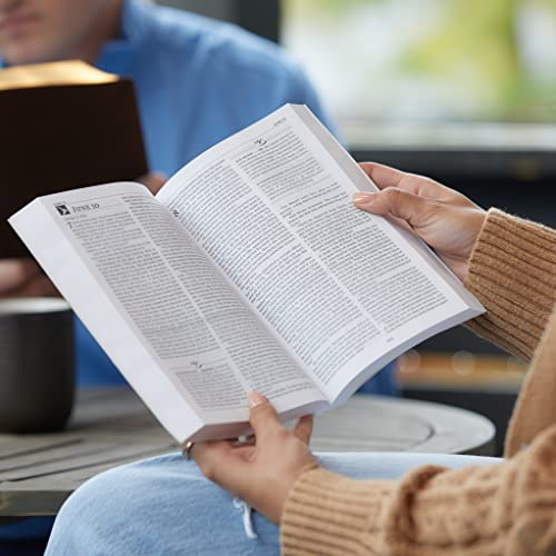 Image of The NKJV, MacArthur Daily Bible, 2nd Edition, Paperback, Comfort Print: A Journey Through God's Word in One Year