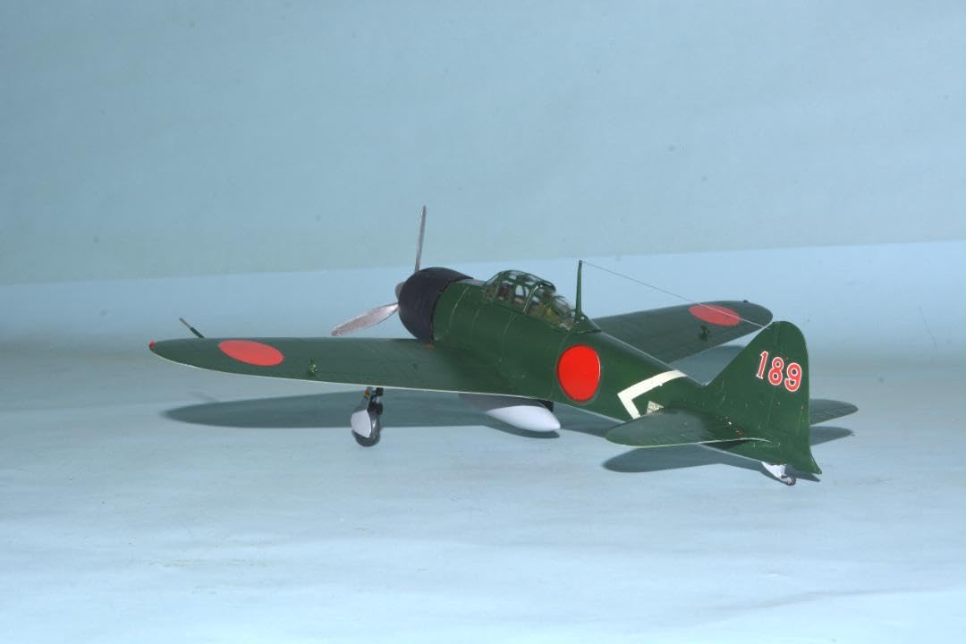 Amazon.co.jp: 完成品 148 海軍 零式艦上戦闘機22型 第582海軍航空隊