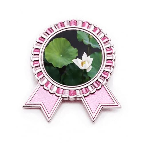 Broche Lotus rose en métal : une médaille de nature élégante