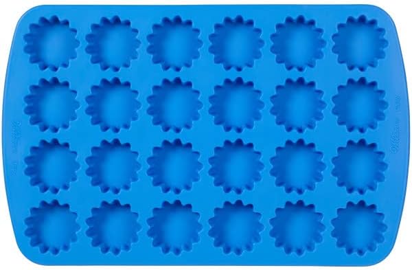 Wilton Easy Flex Silicone 24-Cavity Bite Daisy Pan