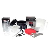El kit MINI contiene: 1 tanque de desarrollo de película (apto para el desarrollo de 1 película de 35 mm a la vez), 1 espiral de película, 1 cilindro graduado de 100 cc, 1 jarra graduada de 500 cc, 2 clips de película, 1 termómetro, 1 abrelatas de cine de película.