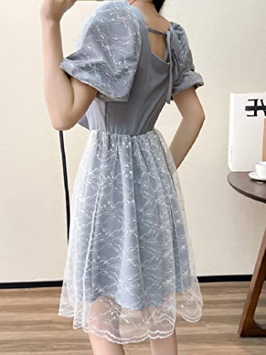 Robe d'été col carré légère contre la chaleur estivale