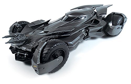 Amazon.co.jp: Batman v Superman Batmobile 1:25 Scale Model Kit