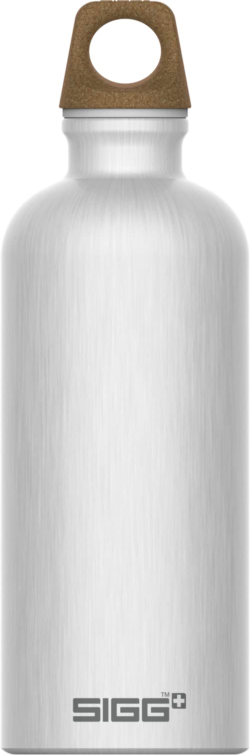 SIGG - Alu Trinkflasche - Traveller MyPlanet Path - Klimaneutral Zertifiziert - Für Kohlensäurehaltige Getränke Geeignet - Auslaufsicher - Federleicht - BPA-frei - Outdoor & Yoga - Mattes Alu - 0,6L