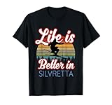 Silvretta Souvenir/¡La vida es mejor en la estación de esquí de Silvretta! Camiseta
