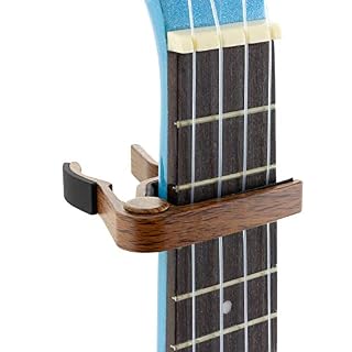 TIGER UACAPO7-LW Capo pour ukulélé soprano, concert, baryton et basse – finition bois clair - Les Beatles, Paul McCartney, John Lennon, RIngo Starr, George Harrison TIGER UACAPO7-LW Capo pour ukulélé soprano, concert, baryton et basse - finition bois clair – Image 2