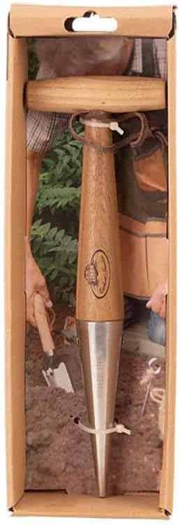 Esschert Diver Design: Essential Tool for Gardeners
