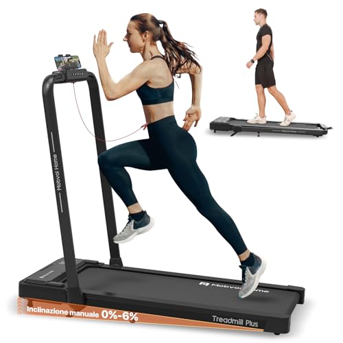 CAMMINATA 3 IN 1, WORKSTATION E CORSA: Tapis roulant pieghevole 3 in 1 sotto la scrivania con velocità in modalità corsa da 1-12 km/h, velocità in modalità workstation da 1-6 km/h e velocità in modalità camminata da 1-6 km/h. Il tapis roulant portatile è ideale per camminare, fare jogging, lavorare e correre. Questo tapis roulant piatto è adatto a persone di tutti i livelli di fitness. Ti consente di fare più cose contemporaneamente camminando mentre lavori, aiutandoti a trovare un equilibrio tra lavoro e vita.