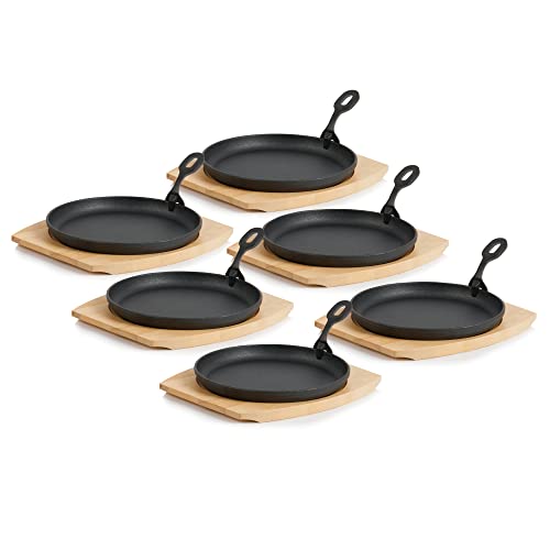 BBQ-Toro Lot de 6 poêlons de service en fonte avec support en bois - Diamètre : 22 cm - Rondes - Déjà cuites - Prêts à griller avec poignée amovible - Poêle en fonte - Poêle à paella