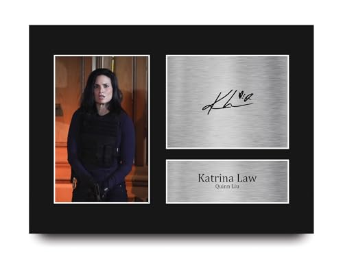 HWC Trading Katrina Law Quinn Liu Hawaii Five-0 Geschenke Gedrucktes Signiertes Autogramm Foto für Fans von Fernsehshows - A4 für 19,99 EUR bei amazon.de Bild: HWC Trading Katrina Law Quinn Liu Hawaii Five-0 Geschenke Gedrucktes Signiertes Autogramm Foto für Fans von Fernsehshows - A4 für 19,99 EUR bei amazon.de