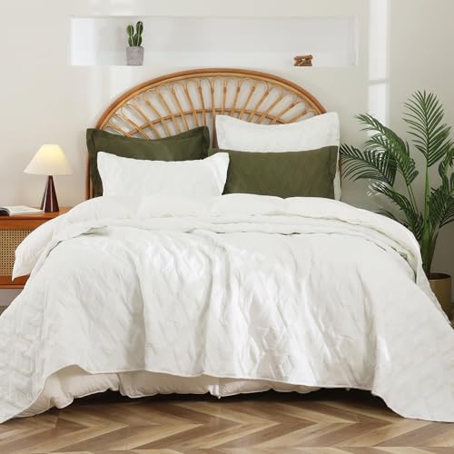 Image of EVENHUG Quilt Set King Size Soft Lightweight Bedspreads with 2 Pillow Shams Reversible Bedding Coverlets for All Seasons 3 Piece (106 inchx96 inch)