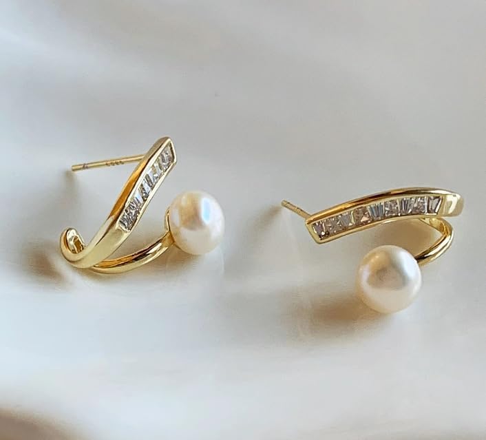 Golden V-shaped wavy zircon pearl earrings, fashionable and luxurious earrings