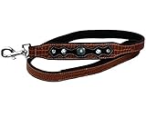 Michur Lakota eine weiche und starke Hundeleine aus Leder / Lederleine für Hunde! Das Modell: Lakota Braun mit blauen Applikationen. Die Hundeleine aus Leder hat eine Gesamtlänge vom 120cm bei einer Breite von 2,5cm. Eine passendes Halsband von Michur ist separat erhältlich.