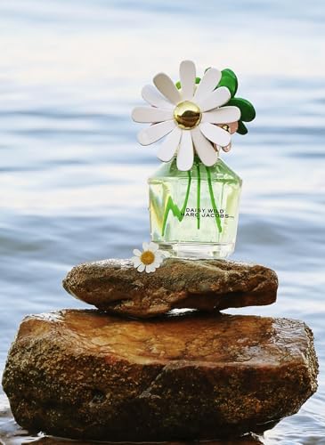 Image of Marc Jacobs Daisy Wild Eau de Parfum - Adventurous Floral Women's Perfume - With Notes of Banana Blossom Accord, Jasmine & Macadamia Accord, Sandalwood & Vetiver des Sables
