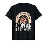 Este diseño con el lema «La adopción es un regalo de amor» está hecho para padres e hijos adoptivos.