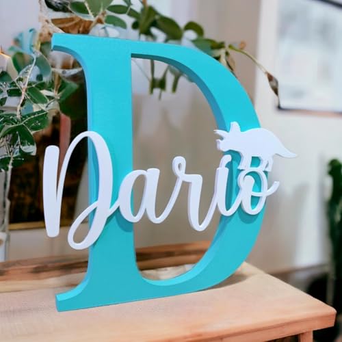Miniatura 9 de Tres Aristas Letra Decorativa Personalizada Con Mariposa, Dinosaurio O Balon. Regalo Para Niños Y Bebés. Decoración Habitación Infantil, Comuniones, Candy Bar Y Mesas Dulces. Color Y Medida A Elegir