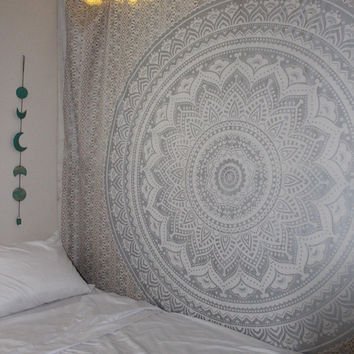 Crafts Works Silver Ombre Tapestry Mandala Tapestries Wall Art Hippie Wall Hanging Bohemian Bedspread with Metallic Shine Tapestries