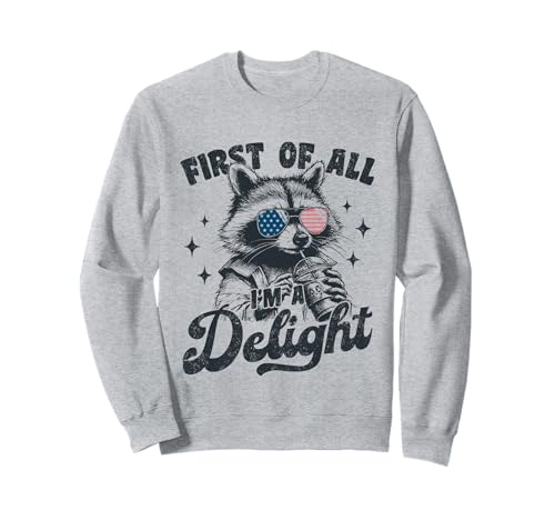 First of All I'm a Delight Feral Raccoon Bandera americana divertida Sudadera