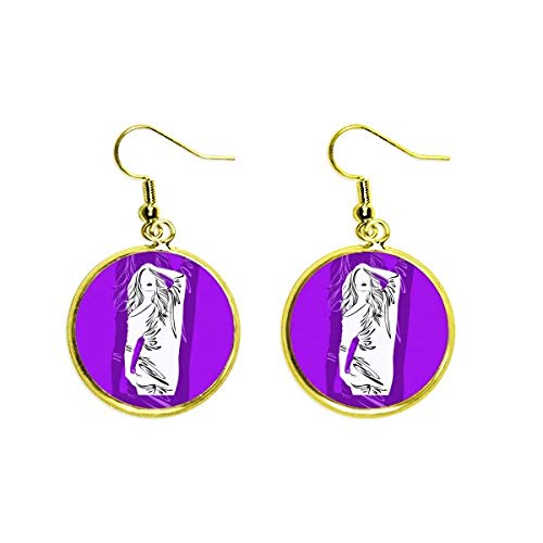Pendientes dorados de mujer de pelo largo y figura regordeta morada con colgante gota