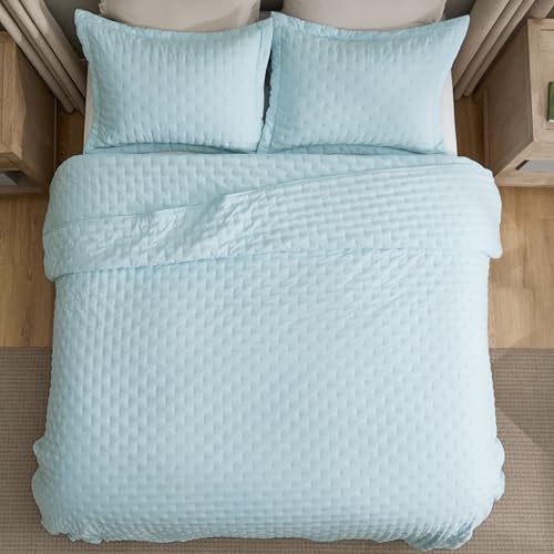 Bedsure King Quilt - Ultra Soft Quilt Bedding for Modern & Coastal Bedrooms, Lightweight All-Season King Size Comforter, Sky Blue Bedspread Coverlet 106x96 Inch