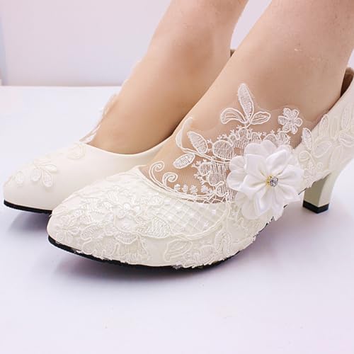 Chaussures de mariage en dentelle blanche raffinée et bout décoratif