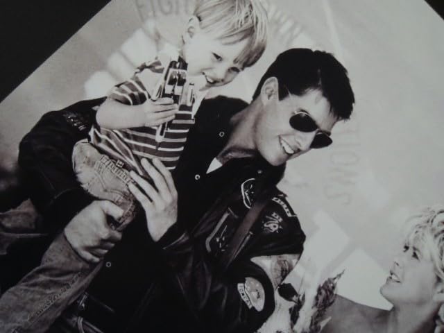 TomoArt A4 額つき Amazon.co.jp: A4 額付き ポスター トップガン メグ