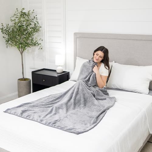 Proglobe Weiche & Warme Reisedecke für Flugzeug & Auto - Unentbehrlich für Lange Flüge für Frauen, Männer, Kinder - Kompaktes Kissen mit Gepäckhülle & Rucksackclip, Grau