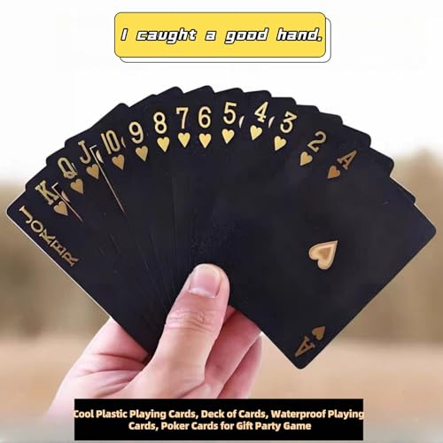 2 Decks wasserdichte Kunststoff-Spielkarten UK Set mit 4 farbigen Würfeln | Waschbare, lichtbeständige Pokerkarten in Gold & Schwarz | Inklusive robuster PP-Aufbewahrungsbox für Pub-Abende, Reisen – Bild 4