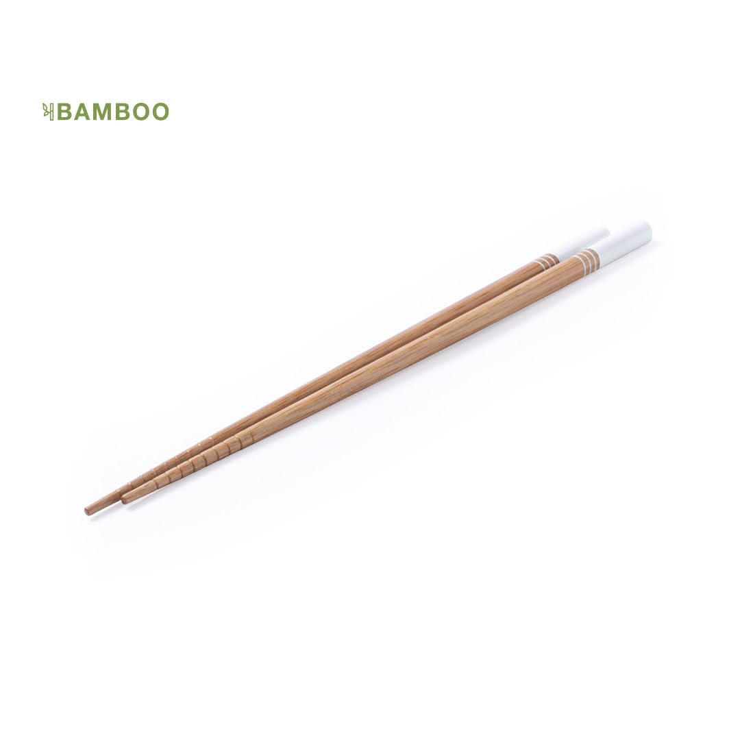 Set de palillos (50 pares) de bambú reutilizables fabricados en bambú natural de fino acabado, diseñados para un uso cómodo, higiénico y sostenible. Cada set incluye 2 palillos en funda individual.