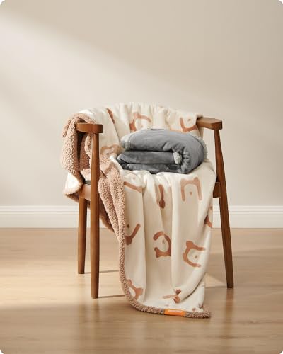 Feandrea wasserdichte Hundedecke, Sherpa Fleece Haustier Decke für Miniaturhunde und kleine Hunde, Katzen, 101 x 73 cm, M, maschinenwaschbar, beidseitiger Sofabezug-Schutz, beige PPB040K01