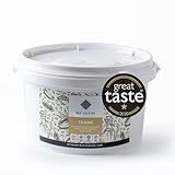 TODO TIPO DE USOS: la tahini es más conocida como ingrediente clave en la preparación del hummus, pero se puede usar en otras salsas, como ingrediente en alimentos horneados o postres, untado sobre tostadas, como acompañante de verduras asadas y como complemento en batidos, aderezos o adobos. La tahini es un excelente sustituto de lácteos o mantequillas de nueces en algunas recetas.