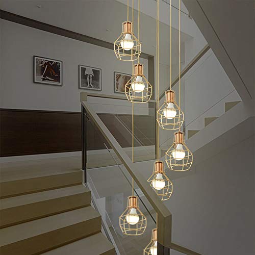 Plafonnier escalier long 7 feux doré pour éclairer un plafond haut de duplex sombre