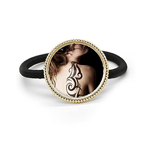 Élastique à cheveux en métal argenté femme avec bandeau caoutchouc motif tatouage brunette
