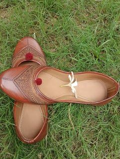 Image of Handcrafted Leather Ethnic Jutti for Women - Traditional & Elegant
