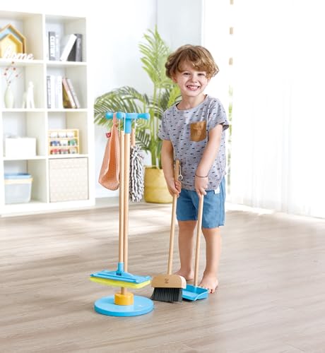 Juego de limpieza con escoba Hape de madera resistente para niños 2