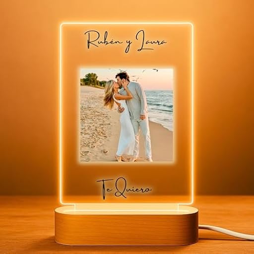 Cristal Plaque Lampara para Fotos Vertical Personalizada con Nombres – Regalo Pareja Hombre con 1 Foto y Texto – Lamparas Personalizadas en Metacrilato con Luz LED Ideal para Aniversario | Ya disponible en tu tienda friki favorita! En mundofriki.es!