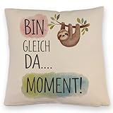 speecheese Fröhliches Faultier Bin gleich da Kissen mit Leinenoptik Lustiges DekoKissen mit Leinenoptik für Faultier-Fans