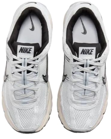 Nike Women's Air Zoom Vomero 54