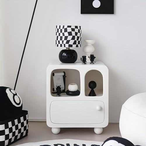 Petite table d'appoint avec tiroir pour désencombrer une chambre étroite