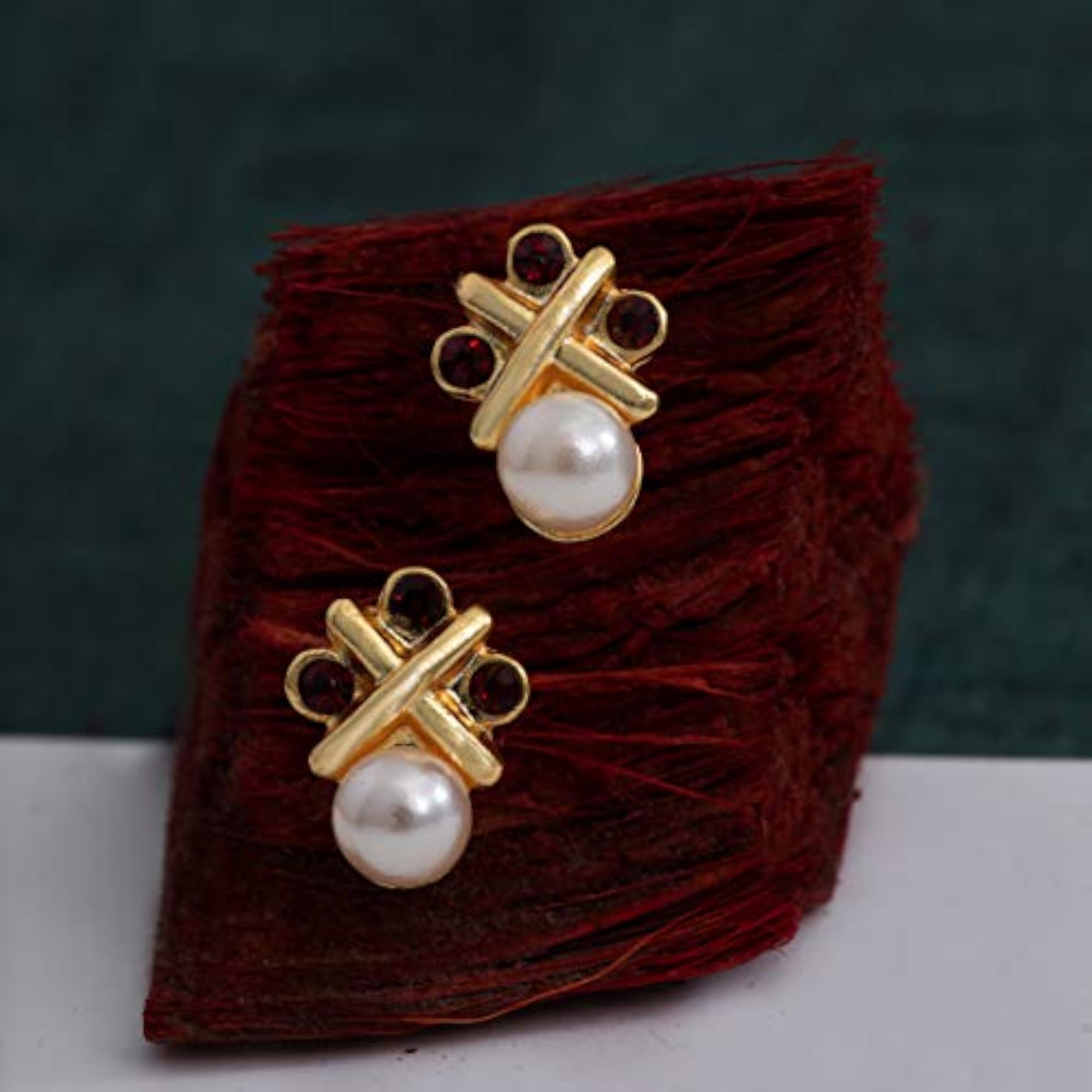 Tone Pearl Hug Kiss Stud Earrings