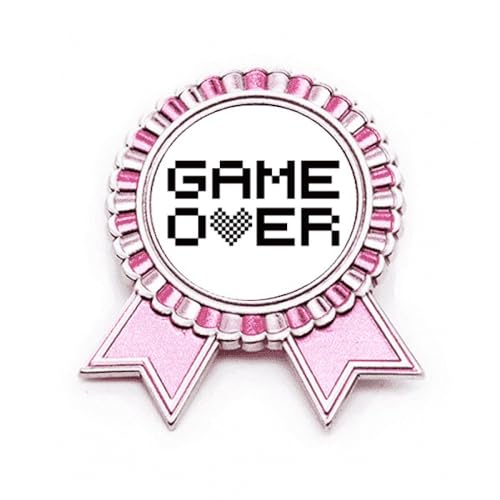 Broche Game Over gris noir en métal aux finitions soignées taille M